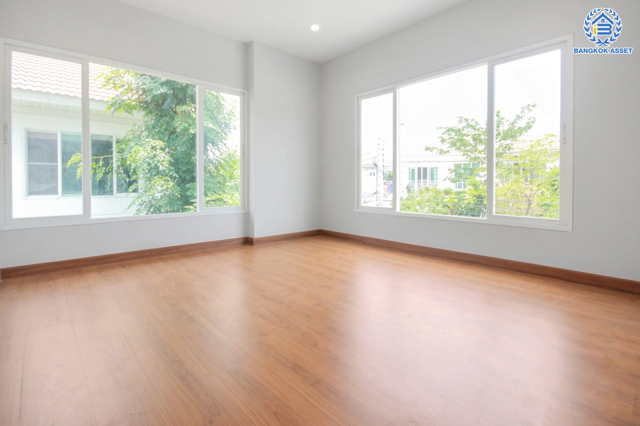 บ้านมือสองตกแต่งใหม่ แบรนด์ Property Perfect ม.เพอร์เฟคเพลส ติดถนนราชพฤกษ์ โซนใกล้สวนและทะเลสาบ เนื้อที่ 66 ตร.ว. ฟังก์ชัน 3 ห้องนอน 3 ห้องน้ำ จอดรถได้ 2 คัน บนทำเลติดถนนราชพฤกษ์ ใกล้วงเวียนพระราม5 และรถไฟฟ้า "สถานีบางรักน้อยท่าอิฐ"